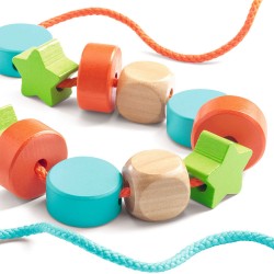 Djeco – Εκπαιδευτικό παιχνίδι λεπτής κινητικότητας με κορδόνι & ξύλινες χάντρες – 24 τεμάχια