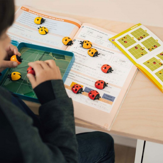 SmartGames – Επιτραπέζιο μαγνητικό παιχνίδι – 48 challenges – Πασχαλίτσες